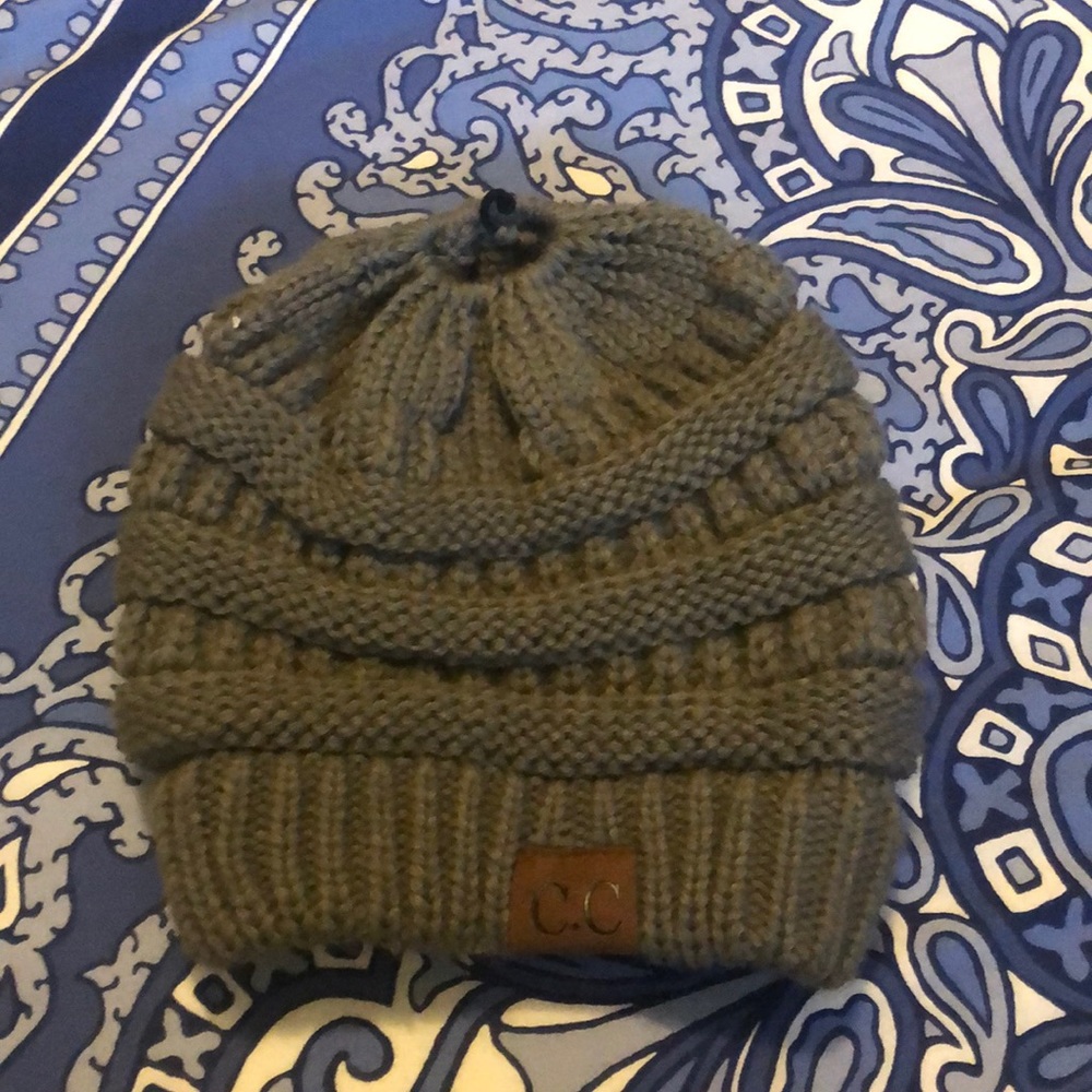 gray knit winter hat NWOT